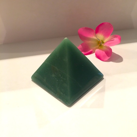 Aventurine Pyramid. New. - Picture 1 of 3
